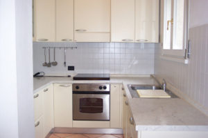 APPARTAMENTO ULTIMO PIANO PICCOLA PALAZZINA 100 METRI DAL MARE