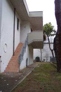APPARTAMENTO ULTIMO PIANO PICCOLA PALAZZINA 100 METRI DAL MARE