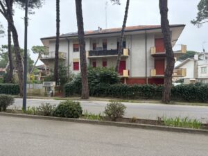 TRILOCALE CON CORTE ESCLUSIVA E POSTO AUTO