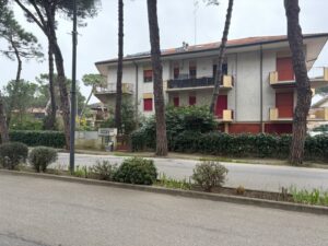 TRILOCALE CON CORTE ESCLUSIVA E POSTO AUTO