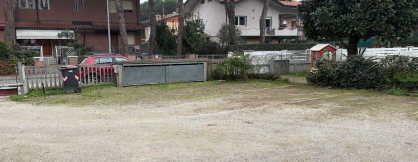 TRILOCALE CON CORTE ESCLUSIVA E POSTO AUTO