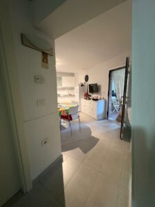 TRILOCALE CON CORTE ESCLUSIVA E POSTO AUTO