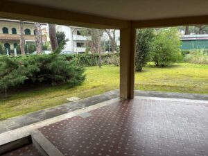 TRILOCALE CON CORTE ESCLUSIVA E POSTO AUTO