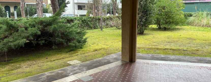 TRILOCALE CON CORTE ESCLUSIVA E POSTO AUTO
