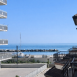 appartamento con vista mare e posto auto