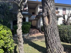 appartamento con vista mare e posto auto