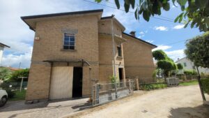 Casa indipendente Piangipane con annesso terreno edificabile